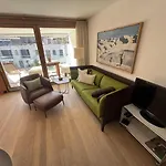 Sleek Mountain Escape, Light And Airy Flims