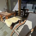 Daire Sleek Mountain Escape, Light And Airy