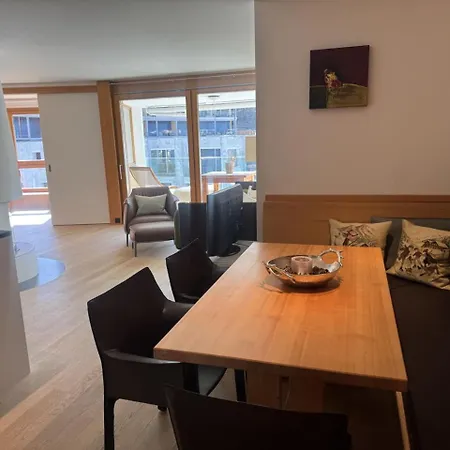 Apartamento Sleek Mountain Escape, Light&airy Flims