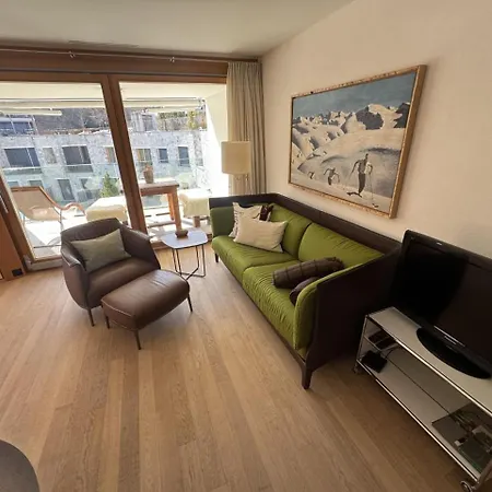 Sleek Mountain Escape, Light And Airy Flims