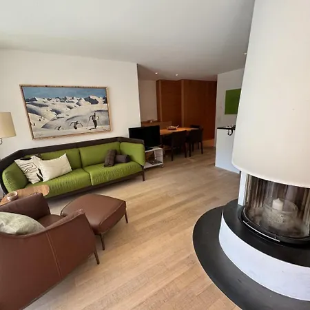 Sleek Mountain Escape, Light And Airy Apartment *