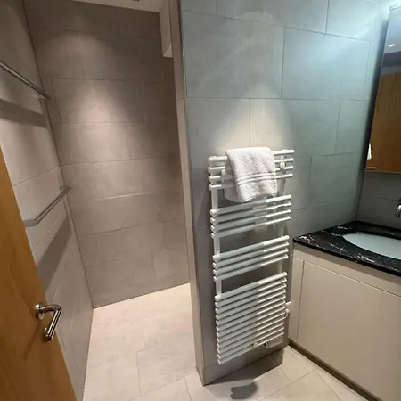 Sleek Mountain Escape, Light And Airy *