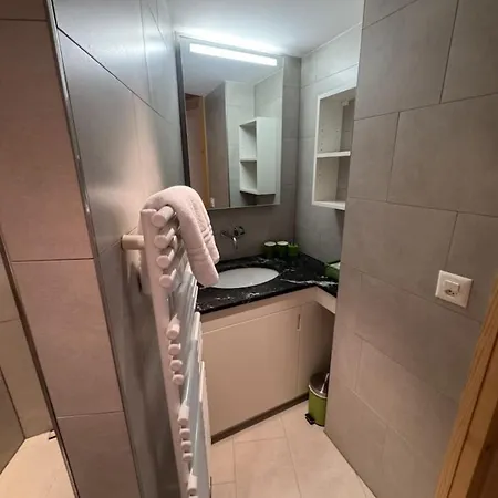 Sleek Mountain Escape, Light And Airy *