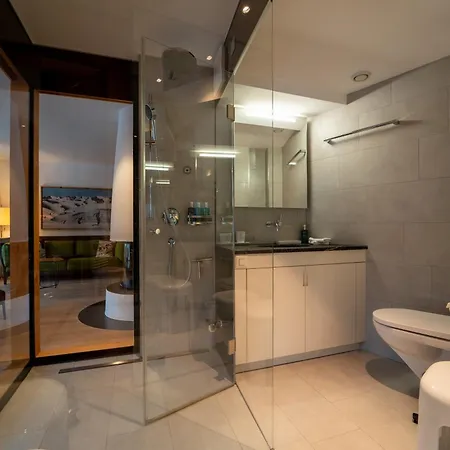 Sleek Mountain Escape Light And Airy Flims