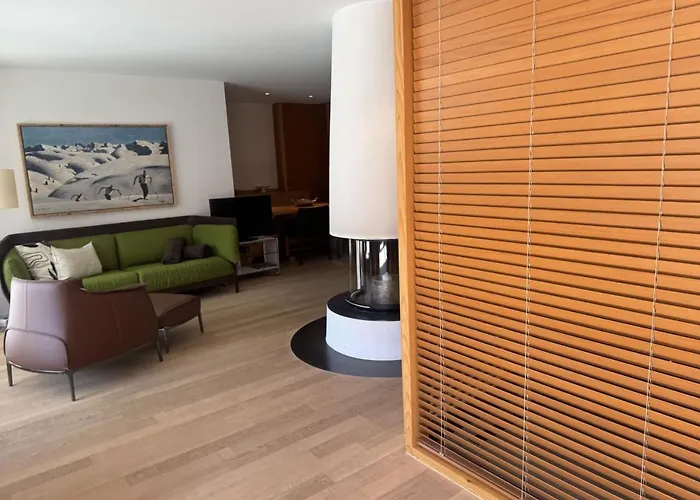 Sleek Mountain Escape, Light And Airy Daire