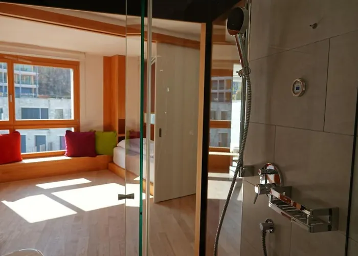 Sleek Mountain Escape, Light And Airy Daire