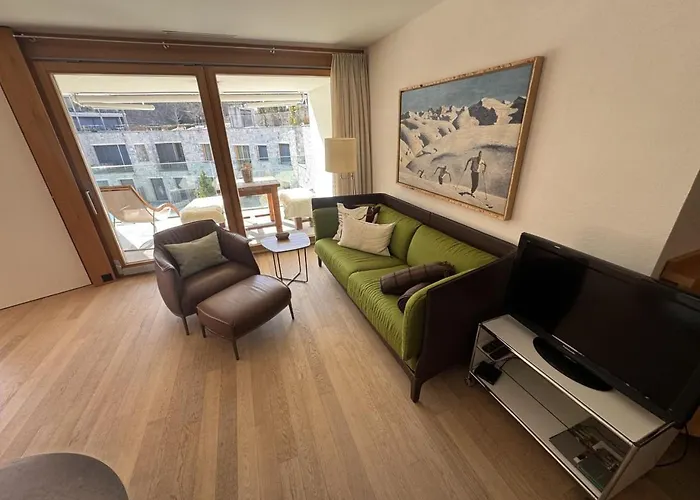 Sleek Mountain Escape, Light And Airy Flims