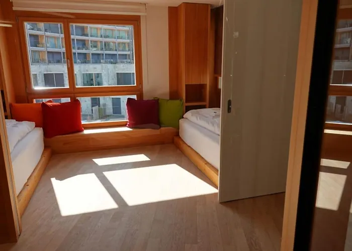 Sleek Mountain Escape, Light And Airy Daire