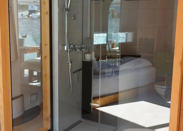 Daire Sleek Mountain Escape, Light And Airy