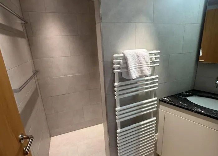 Sleek Mountain Escape, Light And Airy *