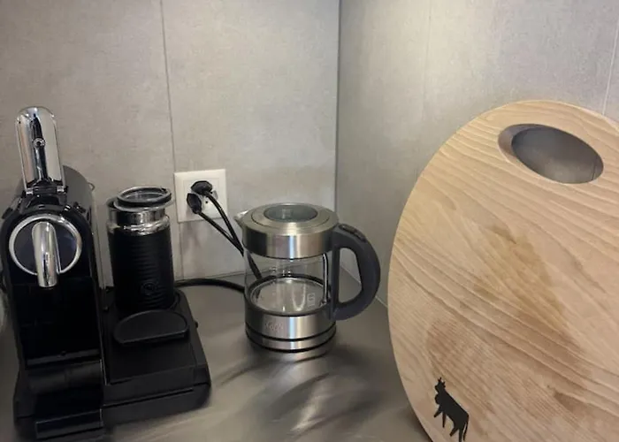 Sleek Mountain Escape, Light And Airy Daire *