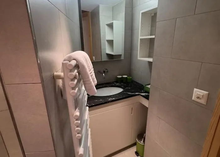 Sleek Mountain Escape, Light And Airy *